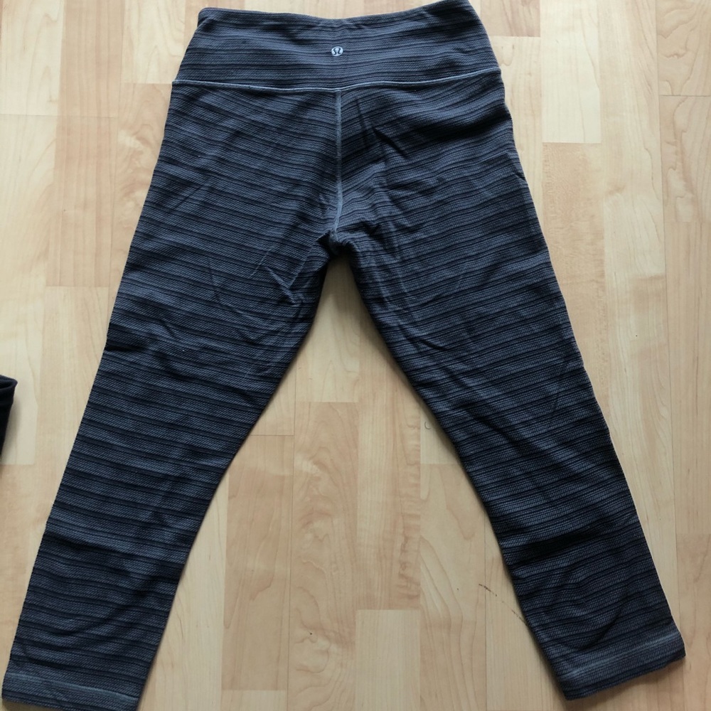 Lululemon cropped leggings - Picture 2 of 3